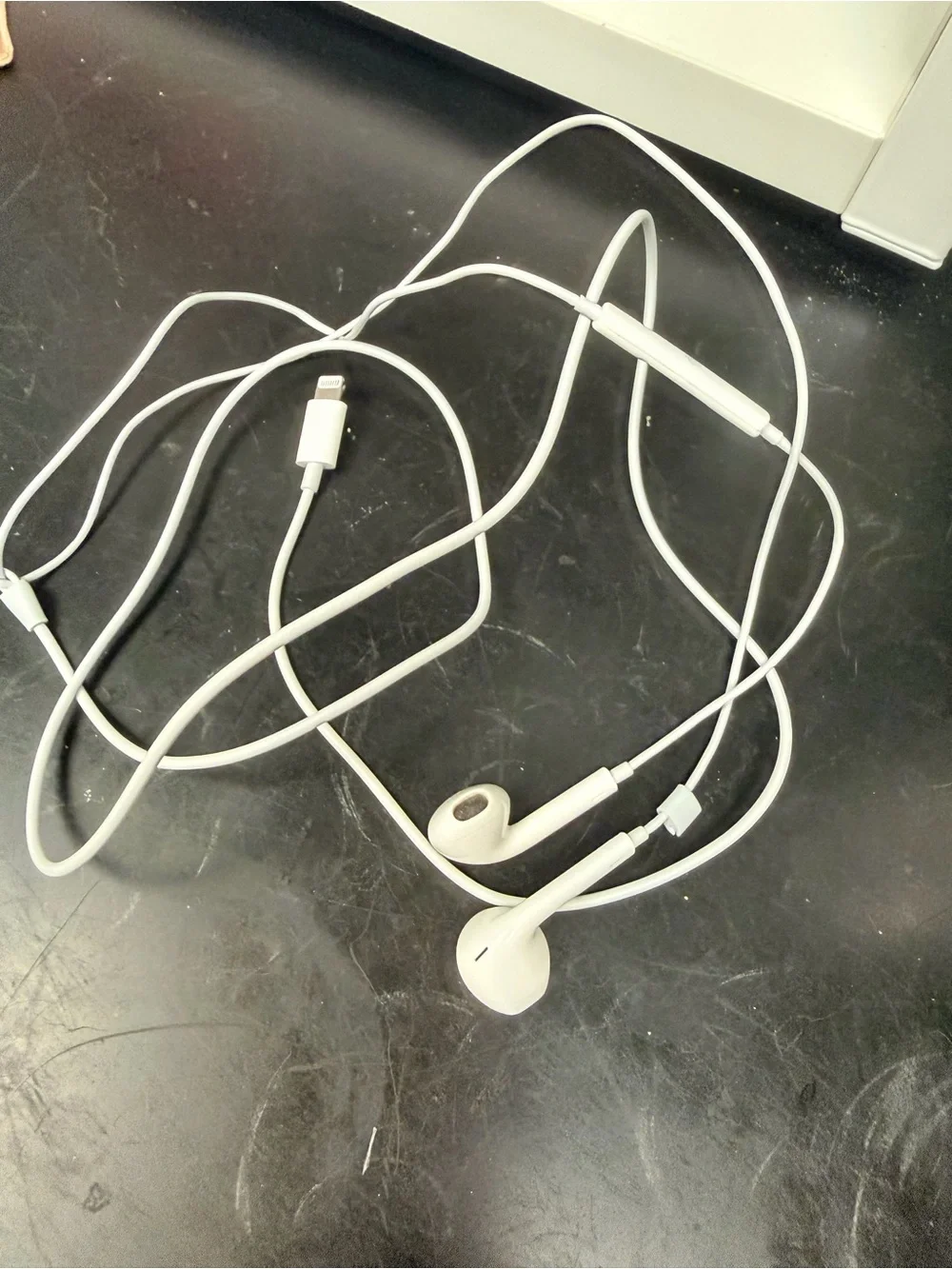 Apple White Lightning Earbuds with Inline Remote GUC